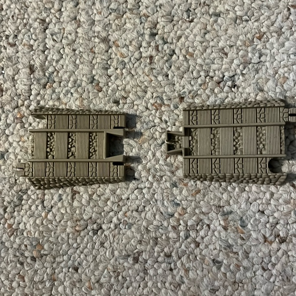 Thomas the tank engine, 2 piece transition between blue and brown track